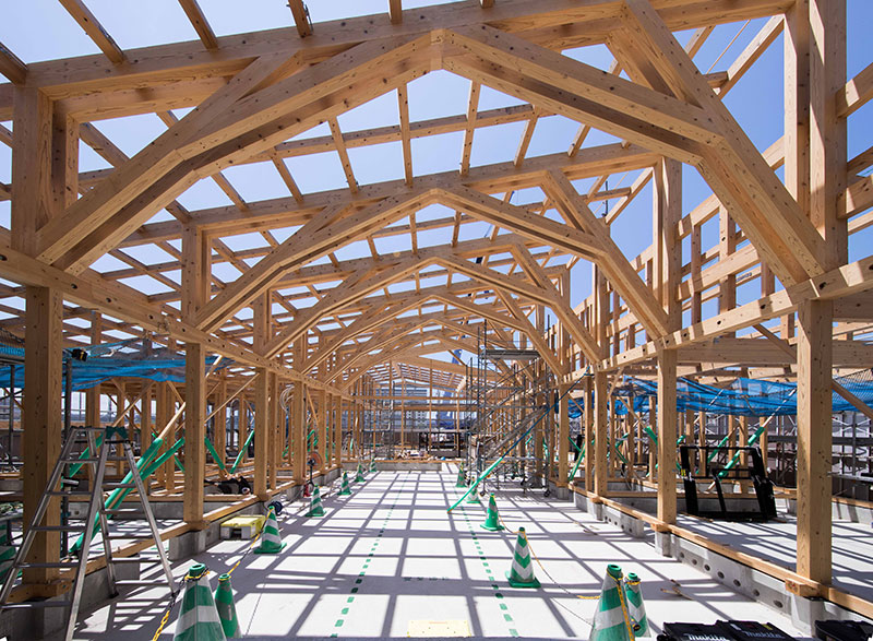 公民館での福岡市産材を使った「樹状トラス」